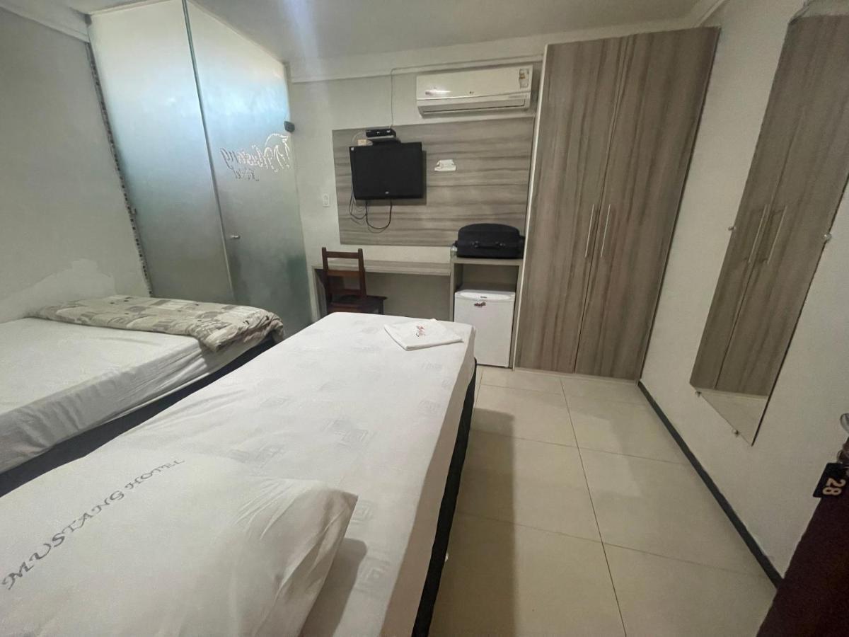 Mustang Hotel Салгуейро Екстериор снимка